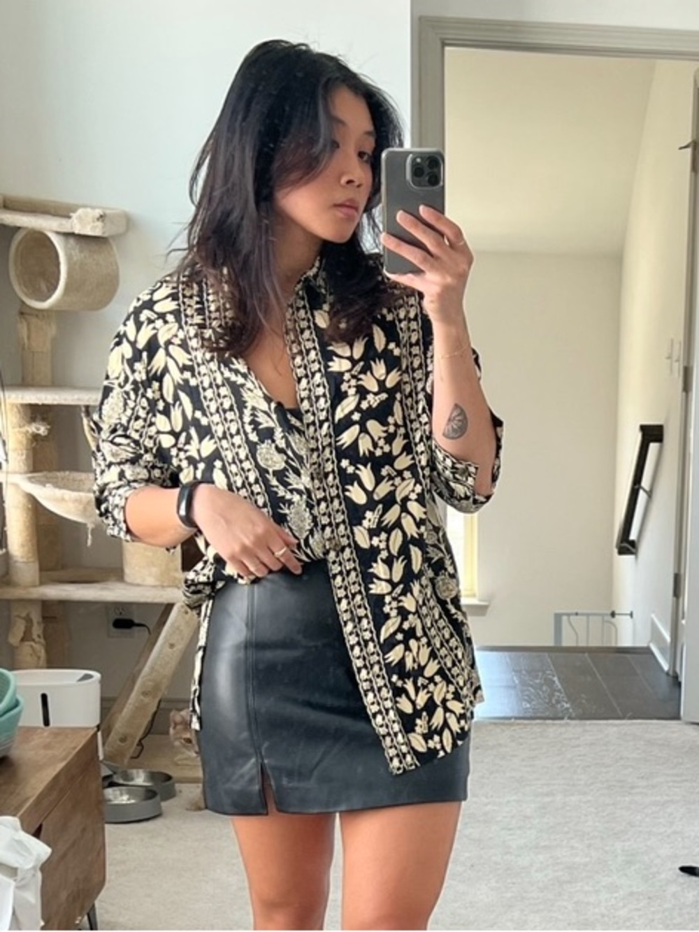 Bon Worth beautiful shirt with fine details